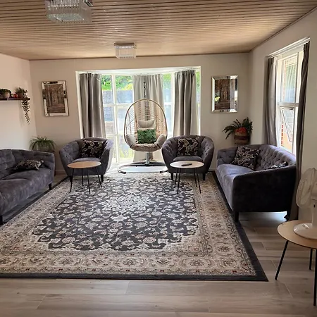 Relaxing And Quiet Area With An Amazing House